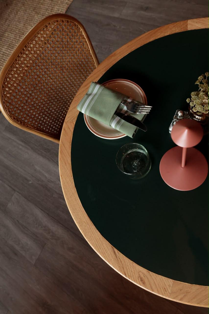 A table set for guests at Lomas